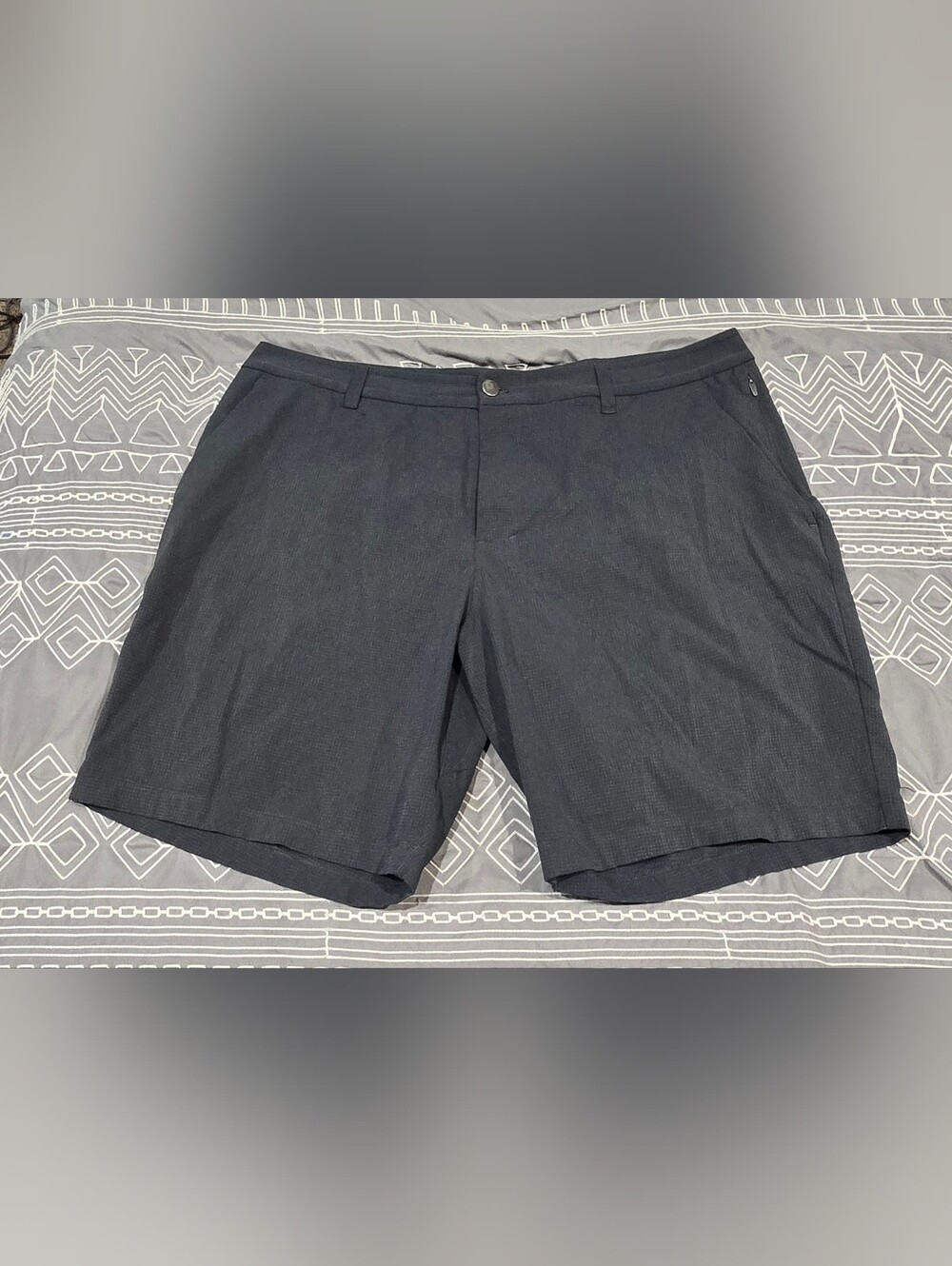 Lululemon Mens ABC Classic Fit Short 9" Size 38